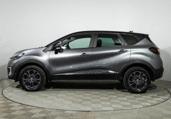Подержанный автомобиль Renault Kaptur 2022 года (8 фото)