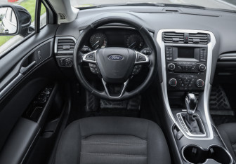 Подержанный автомобиль Ford Mondeo Sedan 2018 года (12 фото)