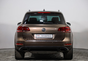Подержанный автомобиль Volkswagen Touareg 2014 года (6 фото)