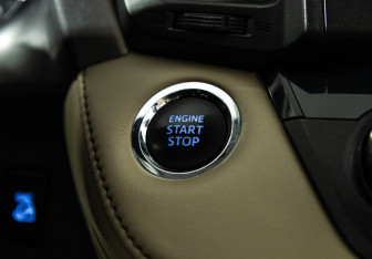 Подержанный автомобиль Toyota RAV4 2017 года (19 фото)