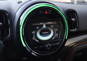 Подержанный автомобиль MINI Countryman 2017 года (17 фото)