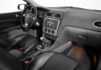 Подержанный автомобиль Ford Focus Hatchback 2006 года (13 фото)