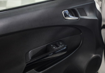 Подержанный автомобиль Opel Corsa 2013 года (20 фото)