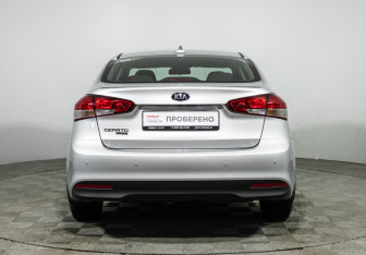 Подержанный автомобиль Kia Cerato Sedan 2019 года (6 фото)