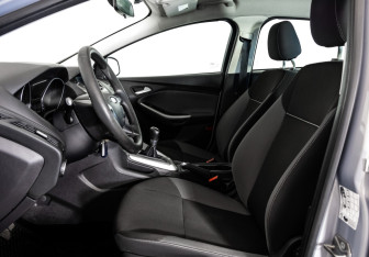 Подержанный автомобиль Ford Focus Sedan 2012 года (17 фото)