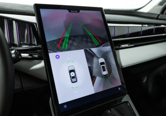 Подержанный автомобиль Geely Atlas 2024 года (18 фото)