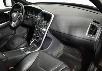 Подержанный автомобиль Volvo XC60 2014 года (12 фото)