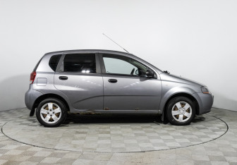 Подержанный автомобиль Chevrolet Aveo Hatchback 2006 года (4 фото)