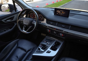 Подержанный автомобиль Audi Q7 2015 года (9 фото)