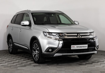 Подержанный автомобиль Mitsubishi Outlander 2015 года (3 фото)