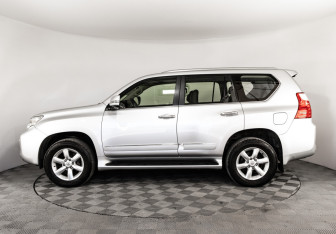 Подержанный автомобиль Lexus GX 2010 года (8 фото)
