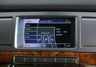 Подержанный автомобиль Jaguar XF Sedan 2008 года (13 фото)