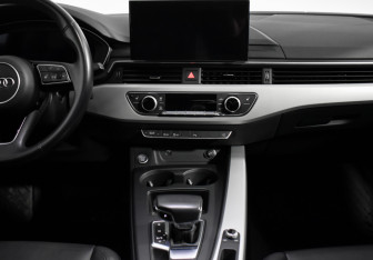 Подержанный автомобиль Audi A4 Sedan 2020 года (15 фото)