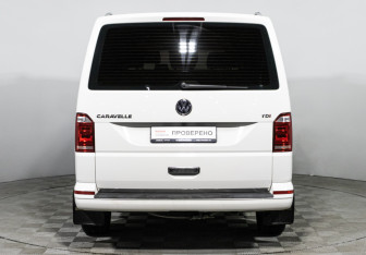 Подержанный автомобиль Volkswagen Caravelle 2015 года (6 фото)