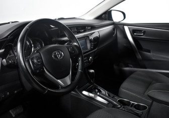 Подержанный автомобиль Toyota Corolla Sedan 2014 года (9 фото)