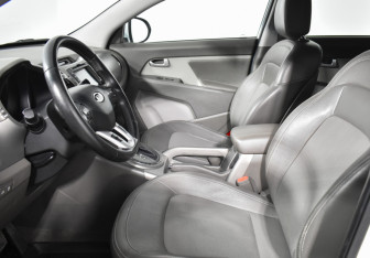 Подержанный автомобиль Kia Sportage 2011 года (10 фото)