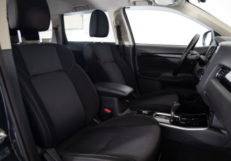 Подержанный автомобиль Mitsubishi Outlander 2019 года (20 фото)