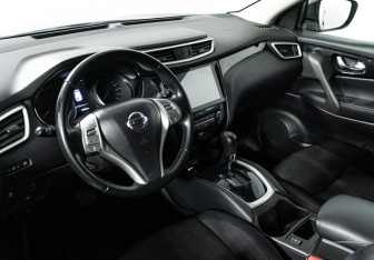 Подержанный автомобиль Nissan Qashqai 2016 года (11 фото)