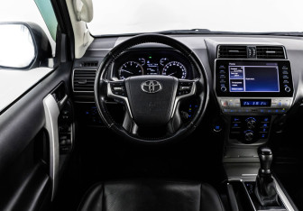 Подержанный автомобиль Toyota Land Cruiser Prado 2021 года (13 фото)