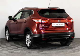 Подержанный автомобиль Nissan Qashqai 2014 года (7 фото)