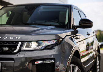 Подержанный автомобиль Land Rover Range Rover Evoque 2016 года (2 фото)