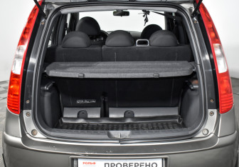 Подержанный автомобиль Mitsubishi Colt Hatchback 2007 года (17 фото)