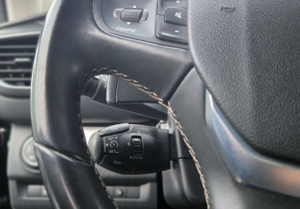 Подержанный автомобиль Peugeot Traveller 2018 года (20 фото)