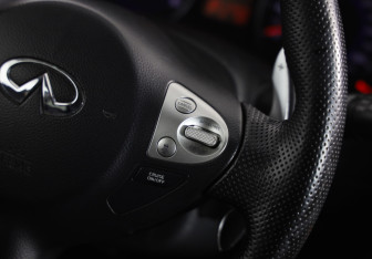 Подержанный автомобиль Infiniti FX 2008 года (11 фото)