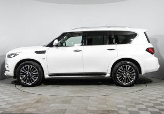 Подержанный автомобиль Infiniti QX80 2018 года (8 фото)