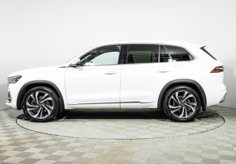 Подержанный автомобиль Geely Monjaro 2023 года (8 фото)