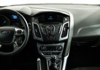 Подержанный автомобиль Ford Focus Hatchback 2013 года (14 фото)