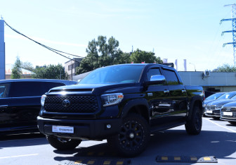 Подержанный автомобиль Toyota Tundra 2013 года (2 фото)