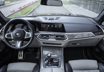 Подержанный автомобиль BMW X5 2021 года (12 фото)