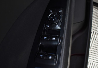 Подержанный автомобиль Ford Mondeo Sedan 2017 года (19 фото)