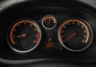 Подержанный автомобиль Opel Corsa 2012 года (12 фото)