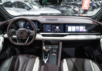 Подержанный автомобиль Geely Monjaro 2023 года (13 фото)