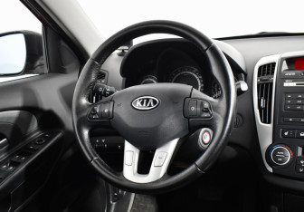 Подержанный автомобиль Kia Ceed Wagon 2011 года (14 фото)