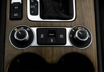 Подержанный автомобиль Volkswagen Touareg 2017 года (18 фото)