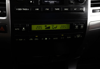 Подержанный автомобиль Toyota Land Cruiser Prado 2003 года (14 фото)