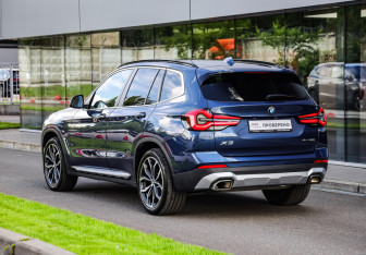 Подержанный автомобиль BMW X3 2021 года (8 фото)