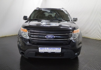 Подержанный автомобиль Ford Explorer 2015 года (2 фото)
