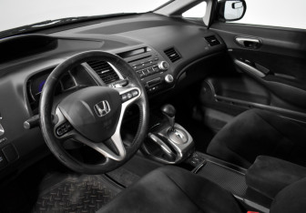 Подержанный автомобиль Honda Civic Sedan 2008 года (9 фото)