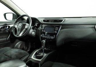 Подержанный автомобиль Nissan X-Trail 2017 года (9 фото)