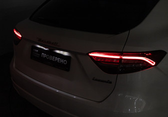 Подержанный автомобиль Maserati Levante 2017 года (30 фото)