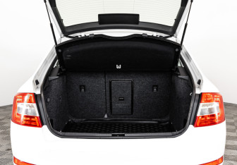 Подержанный автомобиль Skoda Octavia Liftback 2013 года (23 фото)