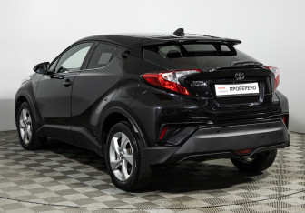 Подержанный автомобиль Toyota C-HR 2019 года (7 фото)