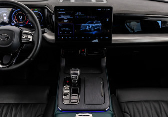 Подержанный автомобиль GAC GS8 2023 года (17 фото)