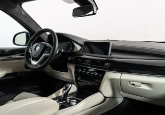Подержанный автомобиль BMW X6 2016 года (18 фото)