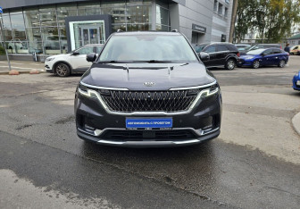 Подержанный автомобиль Kia Carnival 2020 года (2 фото)