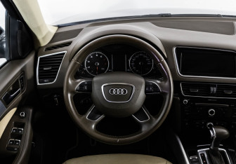 Подержанный автомобиль Audi Q5 2012 года (11 фото)